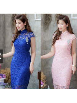 kudapy เดรสลูกไม้สีน้ำเงิน/สีชมพู คอจีน อกไหล่ซีทรู มีซับในในตัว ซิบสีทองด้านหลัง