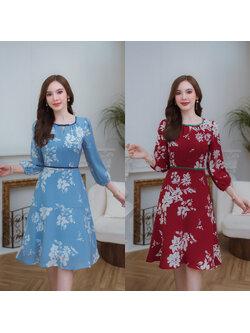 kudapy เดรสสั้นสีแดง/สีฟ้า ลายดอก มีดีเทลตัดสีด้วยขอบเอวและขอบคอ ระบายหางปลา