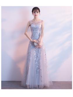 ชุดราตรีสีเทาเงิน ผ้าลูกไม้ปักลายใบไม้แต่งด้วยเหลือบดิ้นสีเงิน M