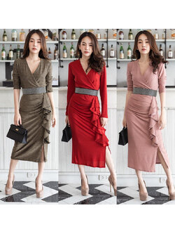 kudapy ชุดเดรสไปงานคอวีแขนยาว สีแดง/ทอง/ชมพู ไขว้หน้า ผ้ายืดทิ้งตัว เนื้อดีมากๆค่ะ ตัวเนื้อผ้าผสมกลิตเตอร์นิดๆ แต่งระบายข้าง