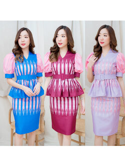 kudapy เดรสสั้นผ้าไทยใส่ไปงาน เดรสคอวีแขนสั้นตู้กตา เก็บเอวแต่งระบาย ผ้าพิมพ์ลายทางผ้าไทย