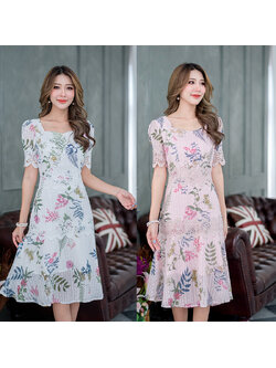 kudapy เดรสสั้นสีชมพูนู้ด/สีขาว ผ้าเนื้อเบาใส่สบายเนื้อนิ่ม ลายสวย เป็นผ้าพิมพ์ลายดอกไม้ใบไม้หวานๆ