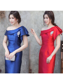 kudapy เดรสไหล่เฉียง สีน้ำเงิน/สีแดง เย็บแต่งระบายตรงหัวไหล่ กระโปรงผ่าหลัง มีซับในในตัว ซิบซ่อนด้านข้าง