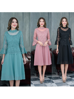 kudapy เดรสสั้นสีชมพูกะปิ/สีเขียว/สีดำ ลูกไม้เงาดีไซน์สวยหรูค่ะ ชุดนี้ด้านบนเป็นผ้าลูกไม้แต่งคอช่วงอกจะเป็นซีทรูเบาๆทรงคอปาด