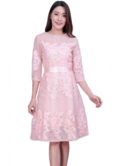 เดรสสั้นลูกไม้สีชมพู ใส่ไปงานไหนก็ดูไฮโซ เก็บทรงสวยมาก ดีเทลแขน 4 ส่วน