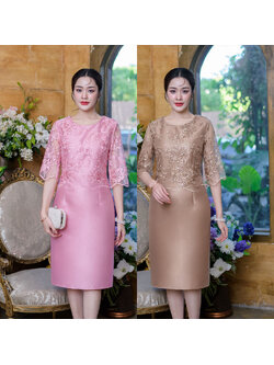 kudapy เดรสสั้นสีชมพู/สีน้ำตาล ผ้าไหมช่วงบนดีไซน์เย็บคลุมด้วยลูกไม้ซีทรูปักลายดอกไม้