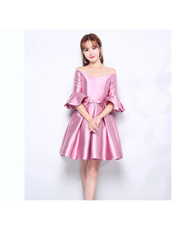 kudapy เดรสราตรีสั้นสีชมพู เดรสเปิดไหล่ใส่ออกงานผ้าซาตินเสื้อเปิดไหล่แขนยาวระบายข้อศอก สวย หรู