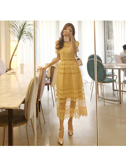 kudapy เดรสยาวสีเหลือง ผ้าลูกไม้แบบถักโครเชต์ คอกลม แขนสั้น กระโปรงทรงเอยาว