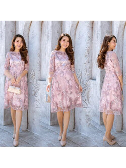 kudapy ชุดเดรสสั้นผ้าปักเลื่อมกริตเตอร์สีชมพู ประกายวิบวับๆ กระโปรงเป็นทรงบานลุคหรูหรา มีซับในเนื้อดี ซิปหลังค่ะ