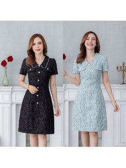 kudapy เดรสสั้นสี เขียวพาสเท/สีดำ คอปกมุก ผ้าแจ็คกาด เป็นทรงเข้ารูป มีดีเทลแต่งกระดุม และกระเป๋าช่วงอก เพิ่มความสวยเก๋