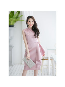 เดรสสั้นสีชมพูกลีบบัว จับจีบที่ไหล่ ช่วงกระโปรงแต่งผ้าเป็นเลเยอร์ด้านข้าง