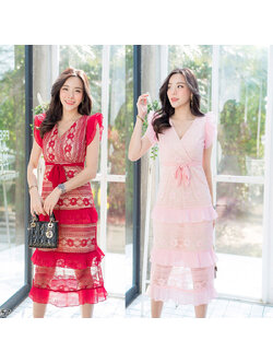 kudapy เดรสยาวสีชมพู/สีแดว ลูกไม้คอวีแขนกุดระบายกระโปรงระบาย 3 ชั้น ใส่สวยดูดีน่ารัก