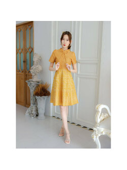 kudapy เดรสสั้นสีเหลือง ผ้าไทยคอจีนผูกโบว์แต่งกระดุม
