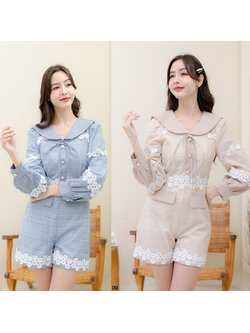 kudapy จั้มสูทขาวขาสั้น ปักลายดอกไม้สุดน่ารัก ทรงคอบัว ติดกระดุม ผูกโบว์ด้านหน้า