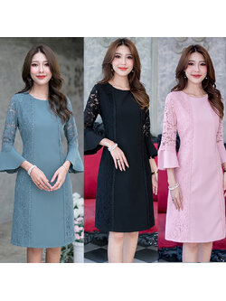 kudapy เดรสสั้นคอกลมแต่งลูกไม้สีชมพู,สีดำ,สีเทาฟ้า ด้านข้างตัวเดรสและแต่งคาดด้วยลูกไม้เส้นลายดอกไม้จนถึงปลายกระโปรง และช่วงแขนก็เป็นลูกไม้ค่ะ