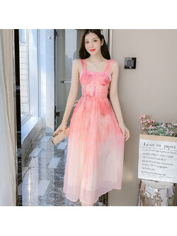 kudapy ชุดเดรสยาวแขนกุดสีชมพูอมแดง เดรสไล่สีแต่งกระดุมหน้า ทรงทิ้งตัวสวยหวานมากค่ะ