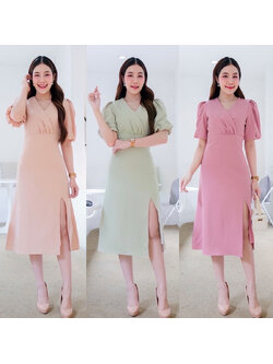 kudapy เดรสสั้นสีเขียว/สีชมพู/สีครีม คอวีแขนสั้น เกาหลีมินิมอลสุดๆ เน้นเอวคอดใส่ผอมสวย กระโปรงฟรีสะโพกผ่าหน้า พริ้วๆทิ้งตัว