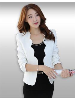 เสื้อสูทผู้หญิงใส่ทำงานสีขาว แต่งคอโค้งหยักตีเกล็ดเข้ารูปหน้าหลัง