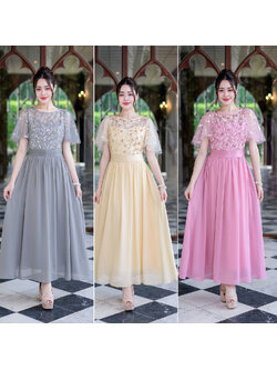 kudapy เดรสยาวสีเทา/สีชมพู/สีเหลือง ผ้าพริ้วสวยความยาวคลุมข้อเท้า ช่วงตัวเป็นงานลูกไม้ปักลายใบไม้แต่งเลื่อมเลื้อยสวยงาม แขนระบายใส่สวยตามรูป