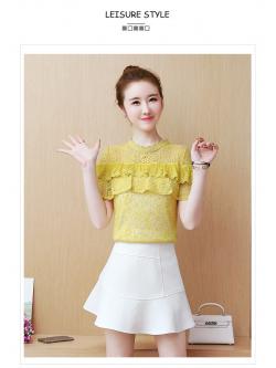 เสื้อลูกไม้สีเหลือง ผ้าลูกไม้เนื้อนิ่ม ยืดหยุ่นได้ดีค่ะ