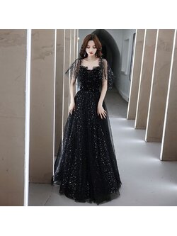 kudapy (พรีออเดอร์ 15-30 วัน) ชุดราตรีไปงาน ชุดราตรียาวเปิดไหล่สีดำ ด้านในเป็นงานซาตีนใส่สบาย ด้านนอกเป็นผ้ามุ้งแต่ง Glitter เพิ่ม Detail ด้านหน้าอกตามแบบ