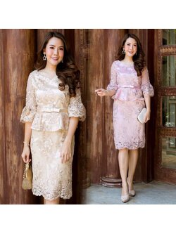 kudapy เดรสสั้นไปงานผ้าลูกไม้คอวีแขนกระดิ่ง สีชมพู/สีครีมทอง เดรสใส่ออกงานผ้าลูกไม้ปักเลื่อม ซับในซาตินทรงเอเข้ารูป