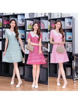 kudapy เดรสสั้นสีเขียว/สีชมพู/สีแดง ทรงบานผ้าไทยแต่งคอปกลูกไม้