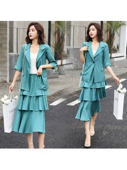 ชุดเซ็ทเสื้อและกระโปรงยาวสีเขียว สวยสุภาพค่ะ ใส่ทำงานได้ค่ะ