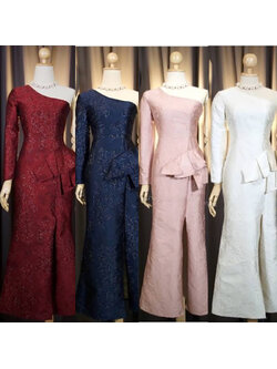 kudapy เดรสยาวสีขาว/สีชมพู/สีกรม/สีแดง แขนยาว แต่งระบายพรางสะโพก รุ่นขายดีกระโปรงทรงสอบ ผ่าหน้าเดินสะดวก แต่งระบายพรางสะโพก