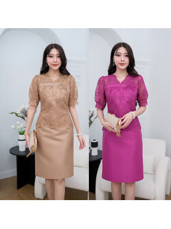 kudapy เดรสสั้นสีน้ำตาลทอง/สีชมพูบานเย็น ผ้าไหมลูกไม้ใยบวบ แขนทรงตุ๊กตา ช่วงคอแต่งเคิพด้วยเชิงผ้าลูกไม้ ช่วงอกตกแต่งด้วยผ้าไหมคาดตกแต่ง