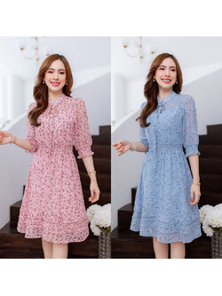 kudapy เดรสสั้นสีฟ้า/สีชมพู ชีฟองลายดอก สวยพริ้ว ดีเทลชุดสวย มีลูกเล่นช่วงชายกระโปรง เย็บแต่งจับจีบสามเลเยอร์