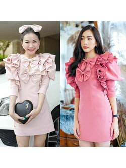 kudapy เดรสสั้นสีชมพู แต่งระบายที่แขนยก คอกลม ช่วงปลายแขนเป็นกะดุมเพชร เดรสสั้นทรงเข้ารุปงานสวยมาก S M L