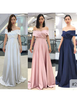 kudapy เดรสยาวสีกรม/สีชมพู/สีขาว เปิดบ่า อกไขว้ กระโปรงบานเจ้าหญิง เนื้อผ้าซาติน