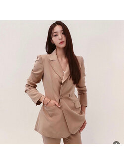 kudapy Set suit สีน้ำตาลเอริธโทน มาพร้อมกับกางเกงทรงกระบอกซิปตะขอหน้า กระเป๋าจริง ใส่ออกมาแล้วดูผอมสูง