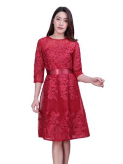 เดรสสั้นลูกไม้สีแดง ใส่ไปงานไหนก็ดูไฮโซ เก็บทรงสวยมาก ดีเทลแขน 4 ส่วน