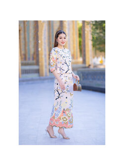 kudapy ชุดเซ็ทเสื้อ+ผ้าถุง พิมพ์ลายปาเต๊ะลายดอกไม้ เสื้อกระดุมหน้าทรงเรือนต้น แขนสามส่วน กระโปรงซิปหลังตะขอเกี่ยว จีบหน้า