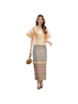 kudapy เซต 2 ชิ้น เสื้อผ้าไหมญี่ปุ่นเนื้อทรายคอกลม แขนแต่งระบายสีทอง+ผ้าถุงทอลายดอกพิกุลอย่างดีสีทองกากี