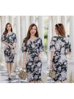 kudapy เดรสสั้นสีเขียว สไตล์เรียบหรู มาพร้อมดีเทลสวยๆ ลายผ้าสวย ทรงแขนใหญ่ มีซิปหลัง สวมใส่ง่าย เนื้อผ้าใส่สบายผิว