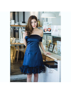 kudapyเดรสสั้นสีกรม ปาดไหล่ต่อชายระบายขนนก สวยน่ารักใส่แล้วดูดี