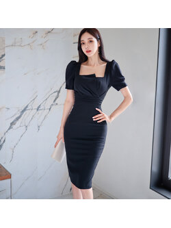 kudapy เดรสสั้นสีดำ สวยสุภาพ ด้านหน้าคอเหลี่ยม ด้านหลังคอวีแขนสั้น ทรงสวยเข้ารูป ผ้าฝ้ายผสมเนื้อดี ชุุดมีซิปหลัง