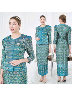 kudapy เซ็ตเสื้อผ้าไหมสีเขียวน้ำทะเล คอกลมไหล่ยก แขนสามส่วน + ผ้าถุงทอลายโทนฟ้าน้ำทะเล