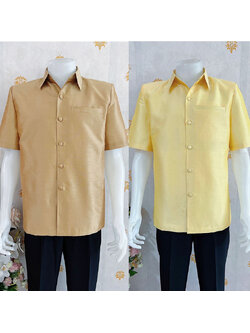 kudapy เสื้อผ้าไหมคอปก สีน้ำตาล,สีทอง เสื้อผ้าไทยผู้ชาย ผ่าหน้า แขนสั้น มีกระเป๋าด้านซ้ายบน (อัดผ้ากาว มีฟองน้ำเสริมไหล่)