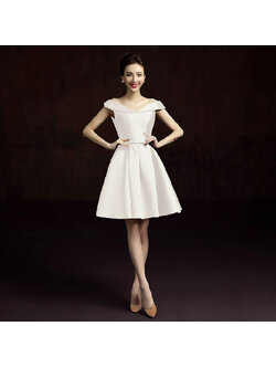 kudapy เดรสสั้นสีขาว แบบไหล่ปาด สไตล์วินเทจผ้าไหมดัชเชส กระโปรงทรงA แต่งโบว์ช่วงเอว