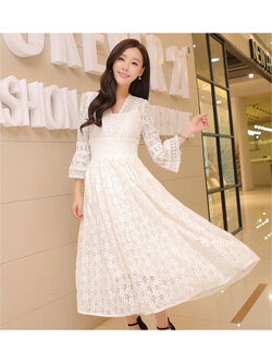 kudapy เดรสยาวสีขาวคอวี ผ้าลูกไม้ทั้ังชุด มีสม็อคเอว มีซับใน (มีเสื้อสายเดียวสีขาวใส่ด้านในแถมให้ด้วย)