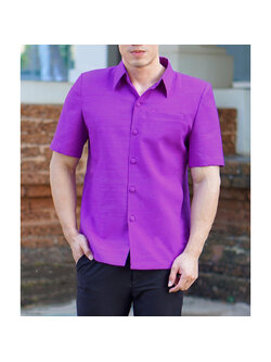 kudapy เสื้อคอปกท่านชายผ้าไหมสีม่วงเม็ดมะปราง เสื้อท่านชาย คอเชิ้ต ผ่าหน้า แขนสั้น มีกระเป๋าด้านซ้ายบน (อัดผ้ากาว มีฟองน้ำเสริมไหล่)