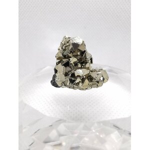 Pyrite (ไพไรต์)
