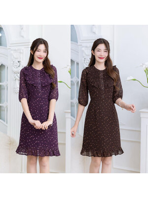 kudapy เดรสชีฟองลายจุดหิมะ โทนสีเข้ม มีดีเทลตีเกล็ดแต่งระบายช่วงอก ช่วงชายกระโปรงเป็นระบายเล็กๆ