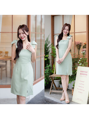 kudapy เดรสสั้นสีเขียวมัทฉะ สายเดี่ยวแต่ง Double Bow ที่ไหล่ ทรงเดรสเข้ารูปคัตติ้งเรียบ