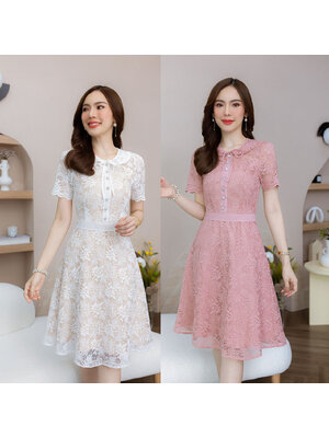 kudapy เดรสสั้นสีขาว/สีชมพู ลูกไม้คอปก ลูกไม้ลายสวย เป็นลายใบเมเปิ้ล มีดีเทลแต่งกระมุก เพิ่มความสวยหรู