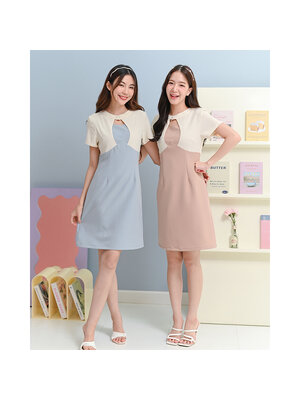 kudapy เดรสสั้นสีโอรส/สีฟ้าอ่อน ทรงเอแขนสั้น แต่งสีเสื้อตัวนอก แต่งกระดุมมุกที่คอเพิ่มความสวย